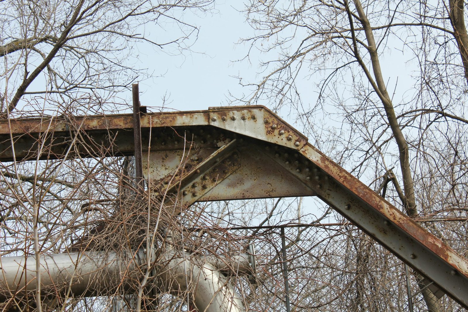 Upper angle connection